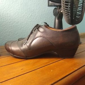 Taōs Jive Women's Oxford Shoe GUC